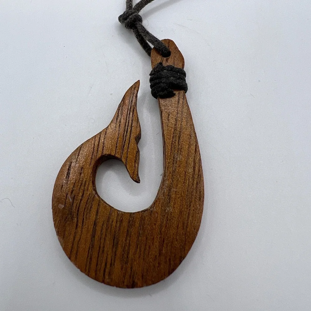 Hawaiian Makau Fish Hook Wood Pendant Necklace Hand Carved Adjustable Cord